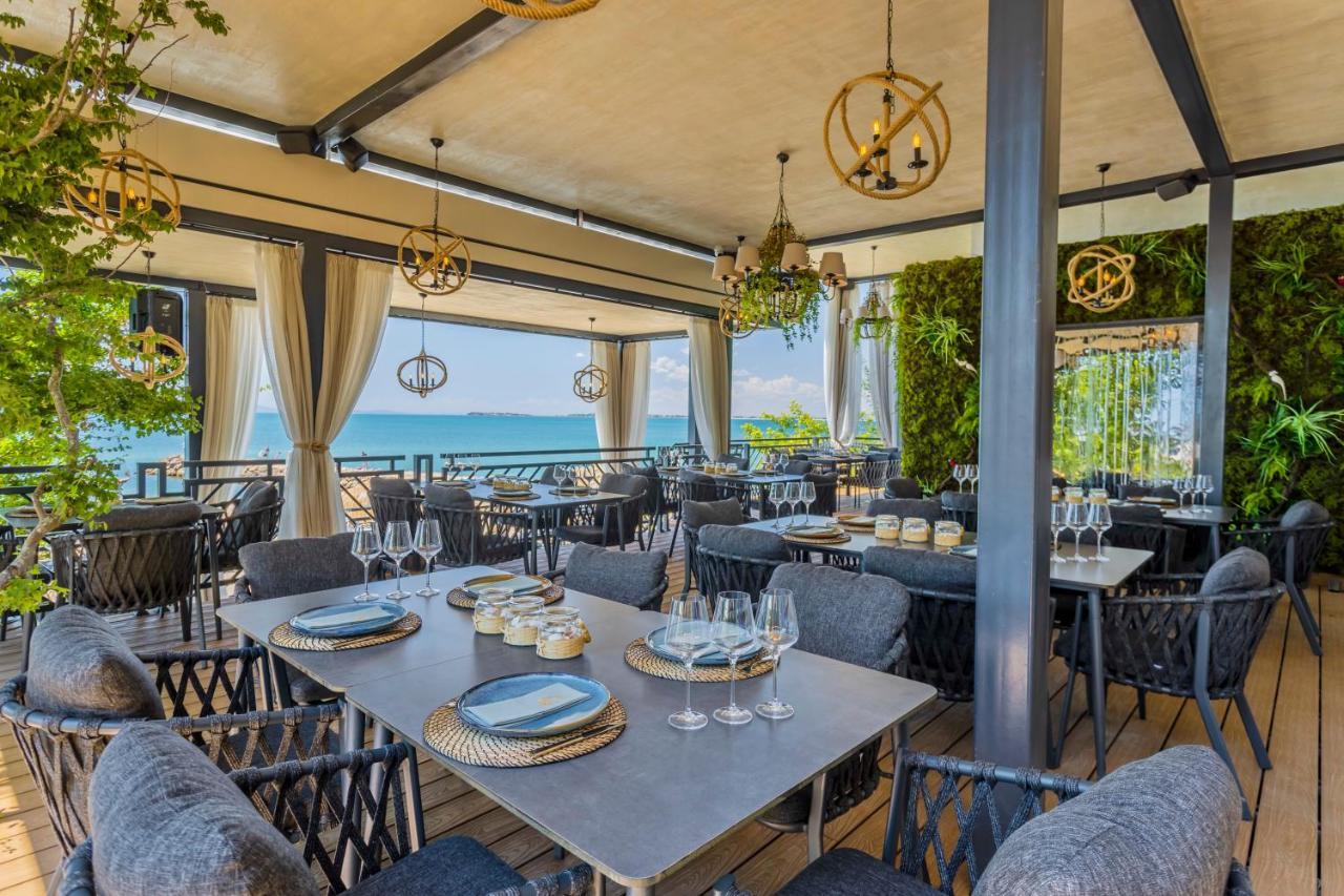 Onyx Beach Residence - Free Parking & Beach Access Светий Влас Екстер'єр фото